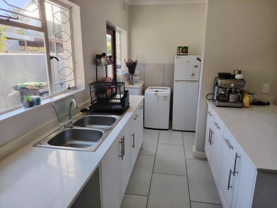 To Let 4 Bedroom Property for Rent in Stellenberg Western Cape